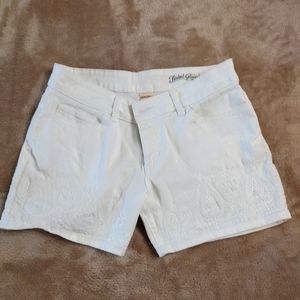 🌺WHITE EMBROIDERED SHORTS